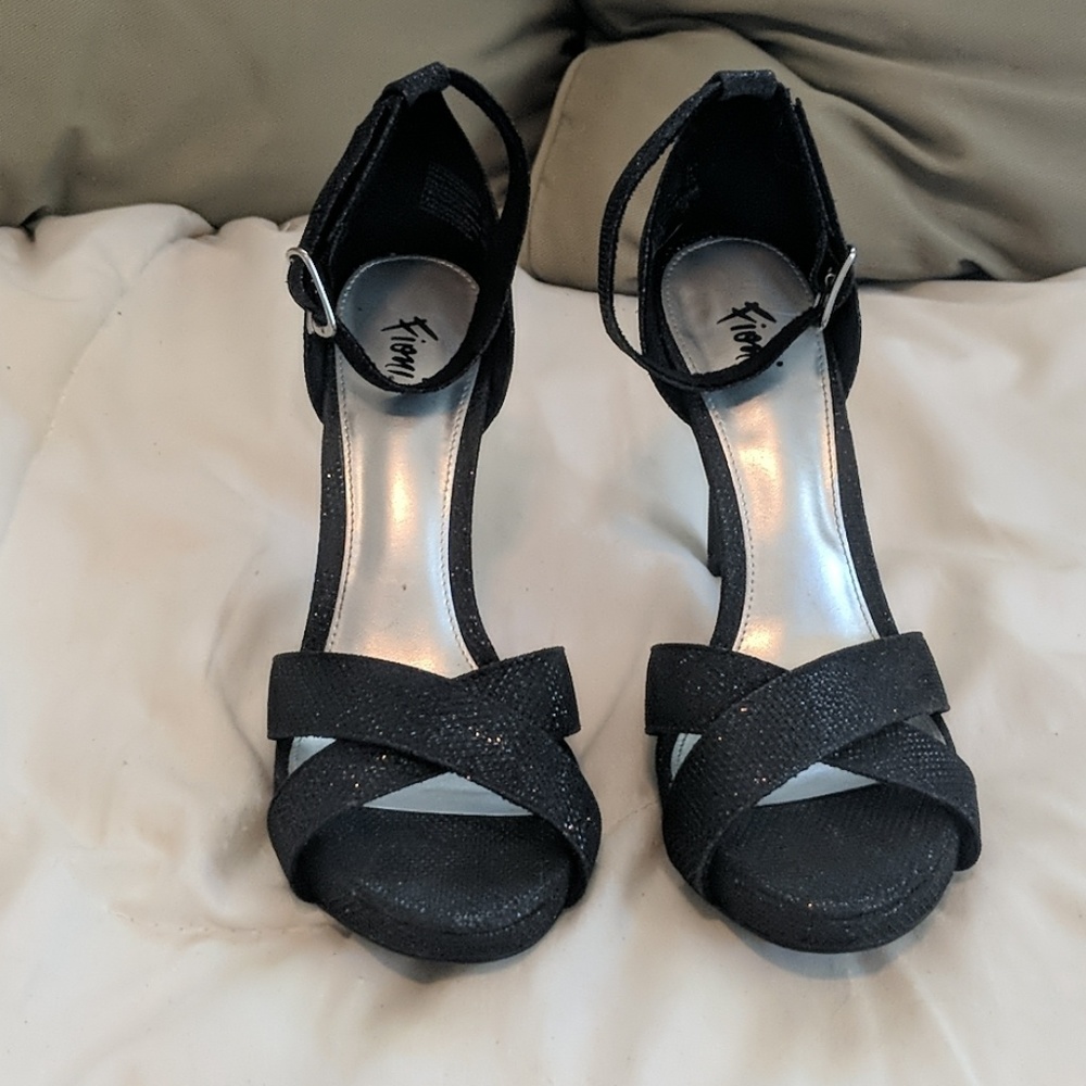 Black Homecoming Heels Size 7 NWOT